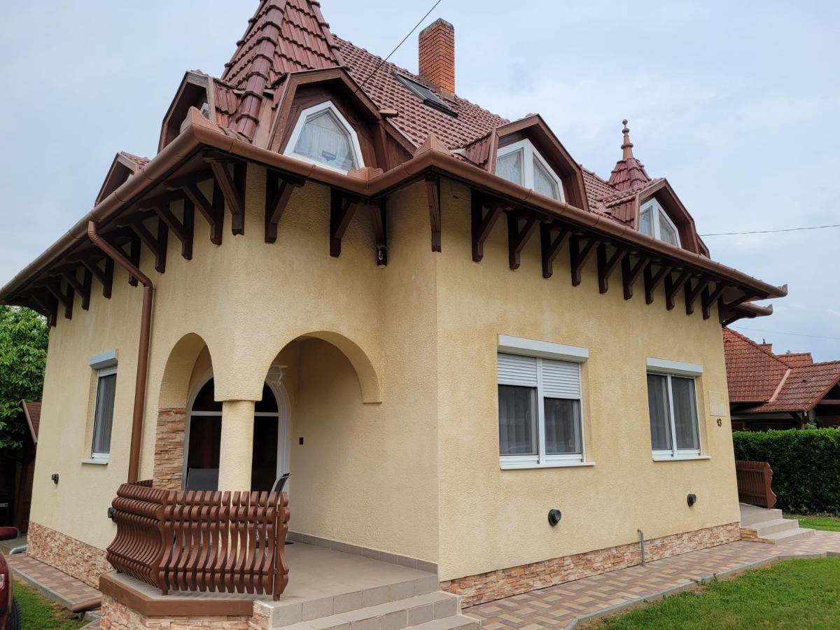 Henrietta Apartmanház Zalakaros Exterior foto